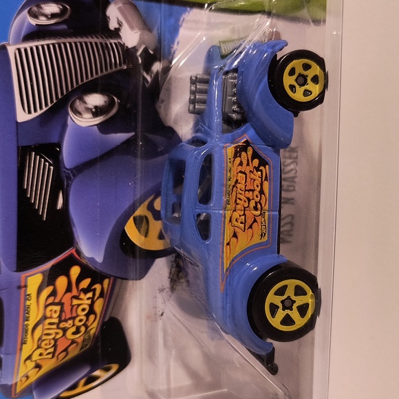 D1 Hot Wheels Passin Gasser with shipping protector - Picture 2 of 3